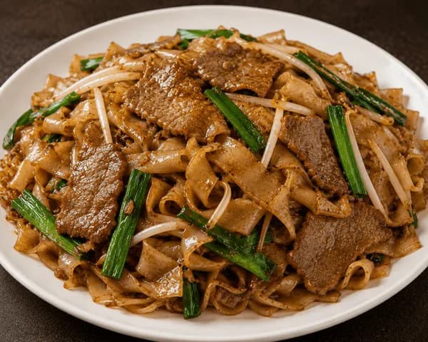 Pan-Fried Rice Noodles with Beef and Vegetables
